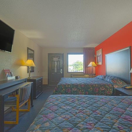 Regency Inn&Suites Bay City Exterior foto
