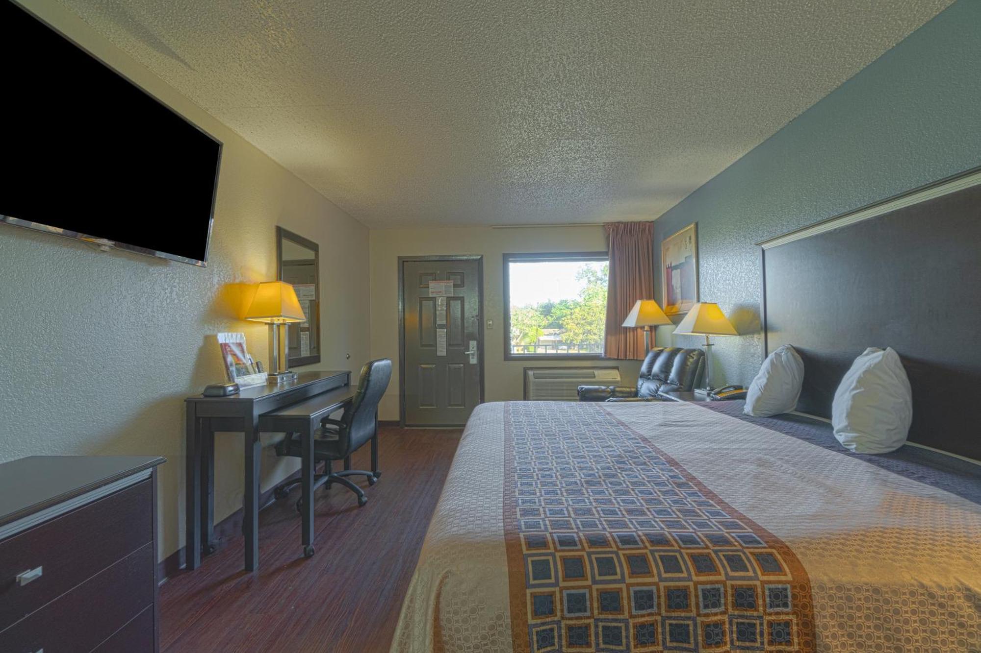 Regency Inn&Suites Bay City Exterior foto