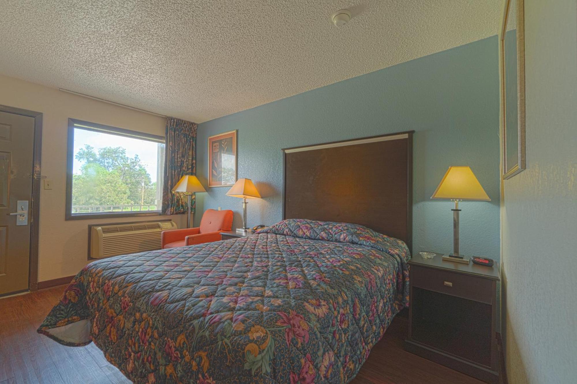 Regency Inn&Suites Bay City Exterior foto