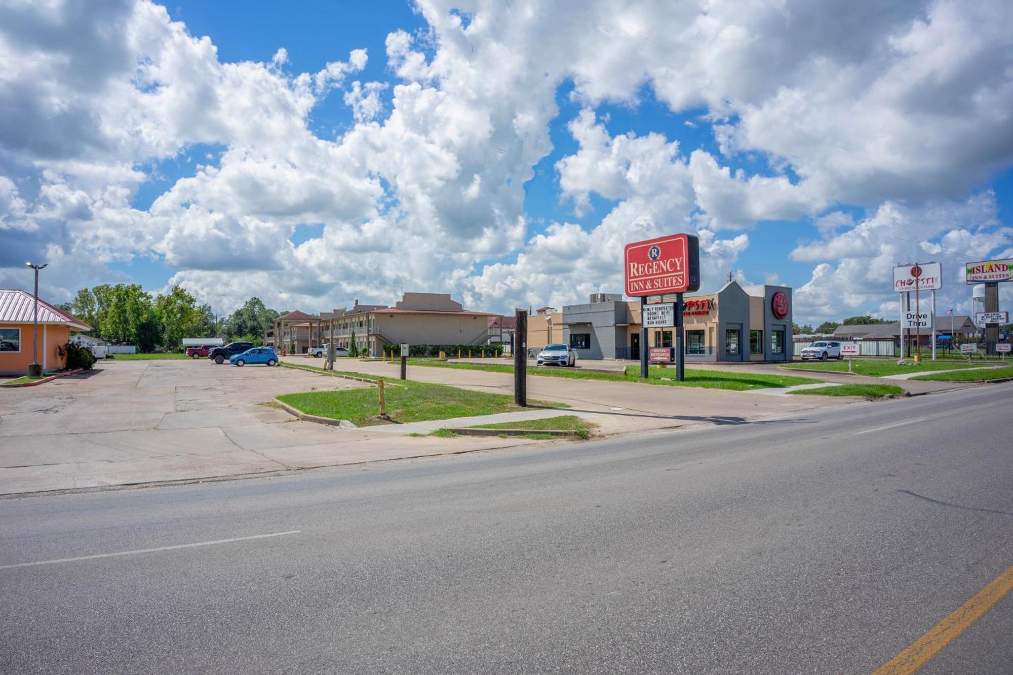 Regency Inn&Suites Bay City Exterior foto