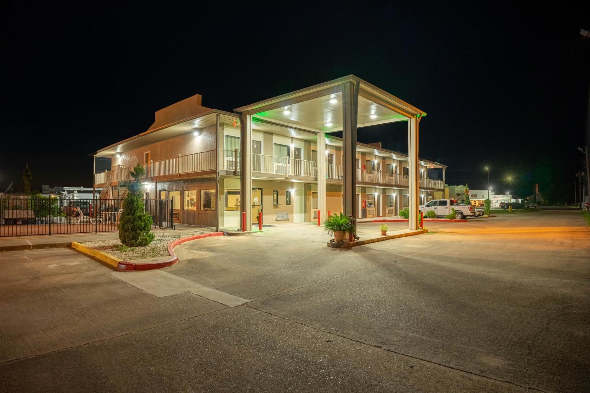 Regency Inn&Suites Bay City Exterior foto