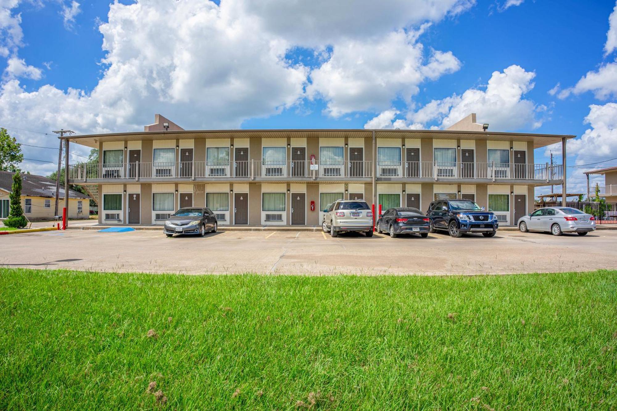 Regency Inn&Suites Bay City Exterior foto
