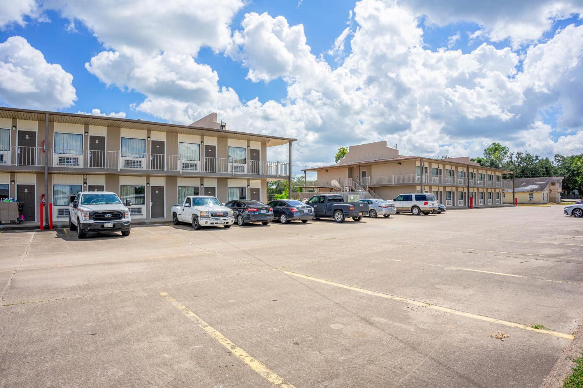 Regency Inn&Suites Bay City Exterior foto